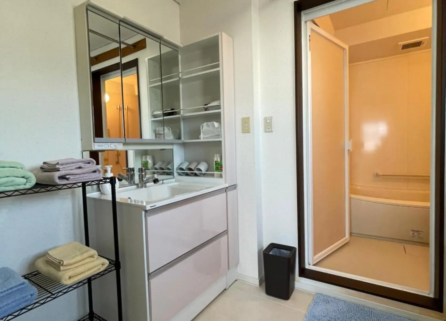 Casa vacanze Villa 【One House 】白老駅から徒歩1分/グループ・家族で一棟貸切/ウポポイへのアクセスも抜群 Shiraoi