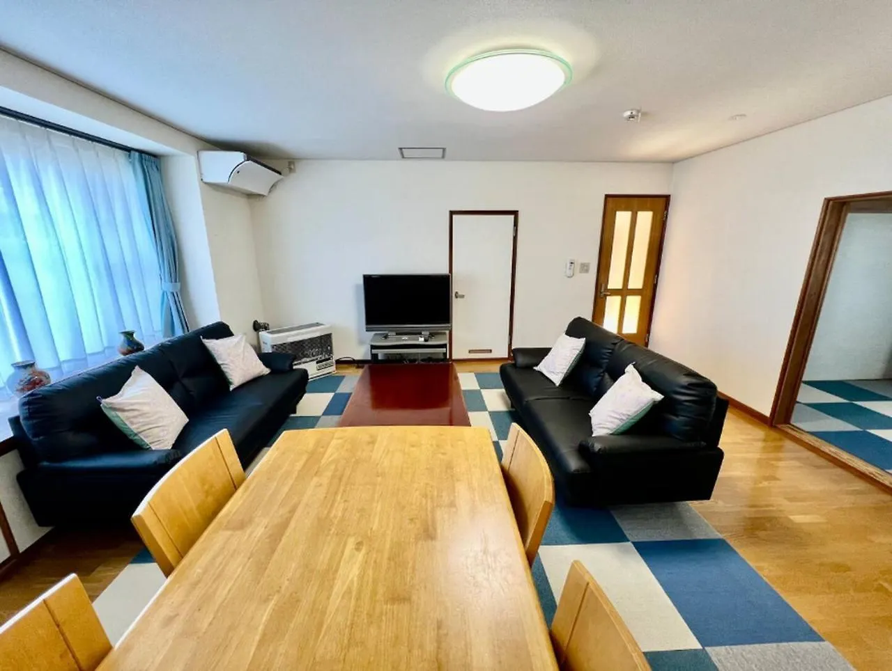 Holiday home 【One House 】白老駅から徒歩1分/グループ・家族で一棟貸切/ウポポイへのアクセスも抜群 Villa Shiraoi Japan